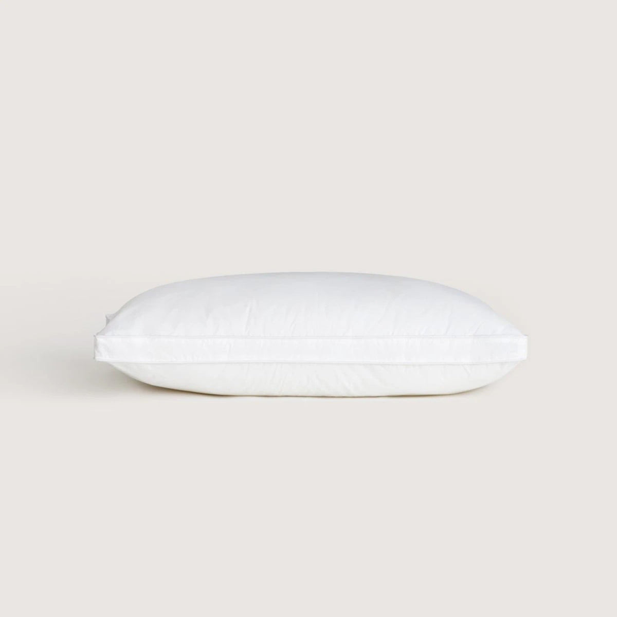 Deluxe Dream Medium Support Pillow in White