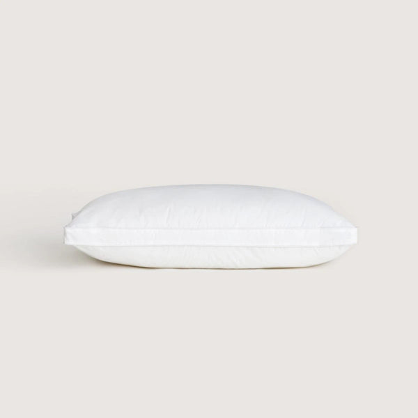 Deluxe Dream Medium Support Pillow in White