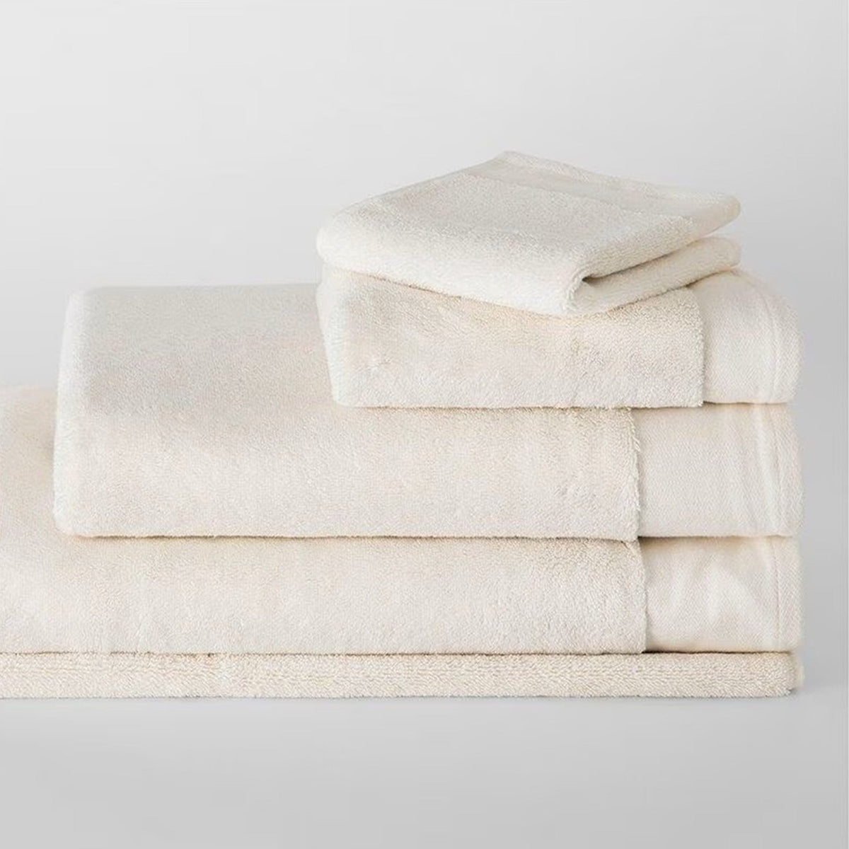 Luxury Retreat Towel Collection in Antique White